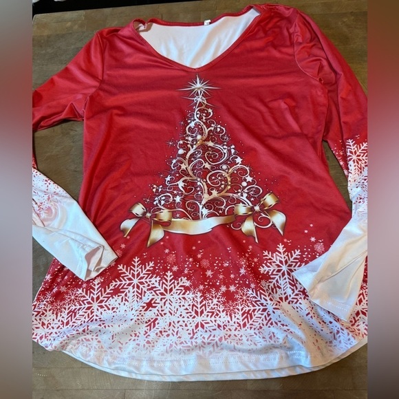 Tops - Festive Red and White Holiday Christmas Tree Women's long Sleeved Top Sz M